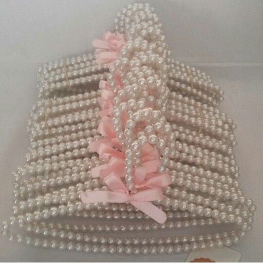 Pearl hanger